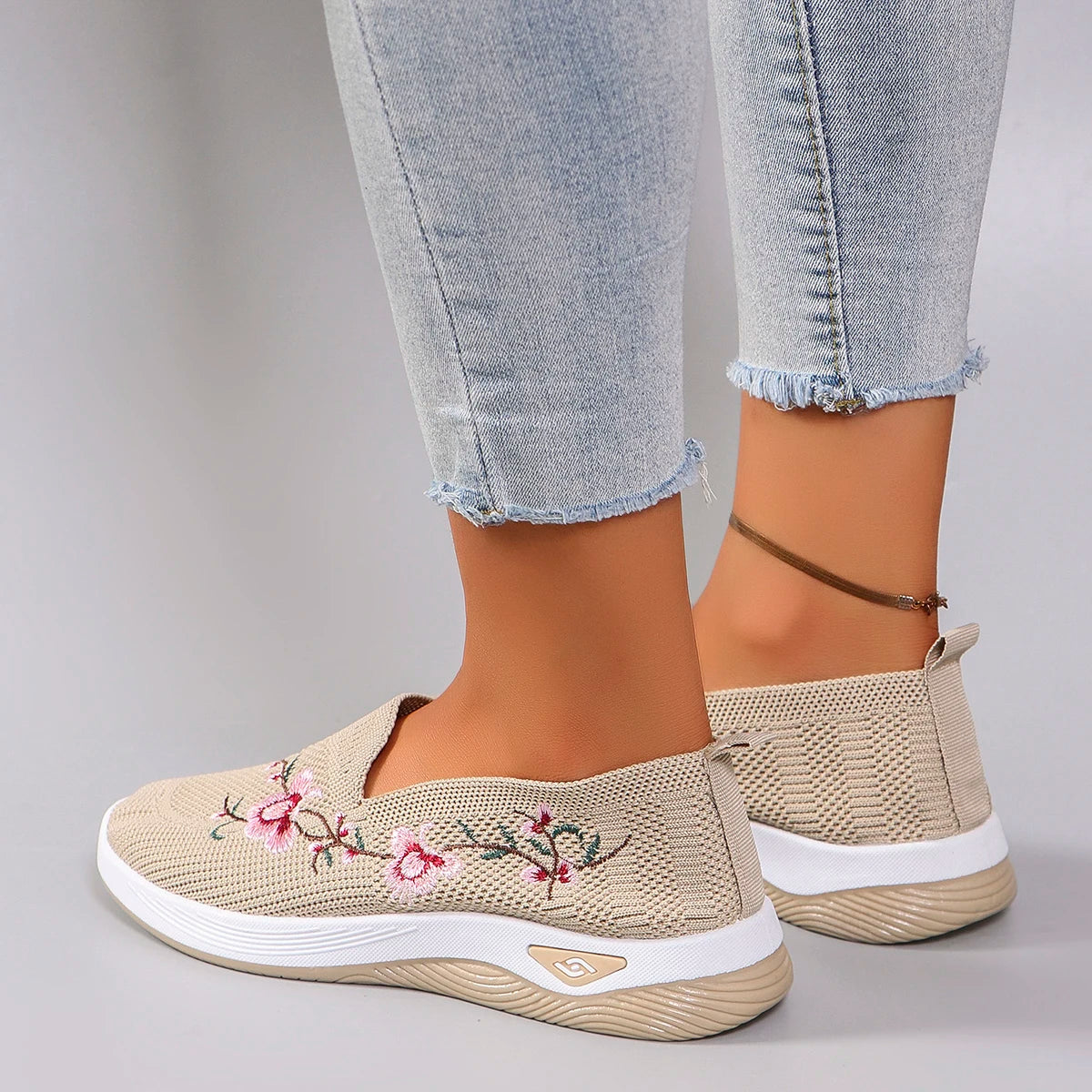 Spring and Autumn New Women's Sports Shoes Fashionable Breathable Lightweight Non-Slip Wear-Resistant Casual Sports Shoes Flat Shoes Loafers