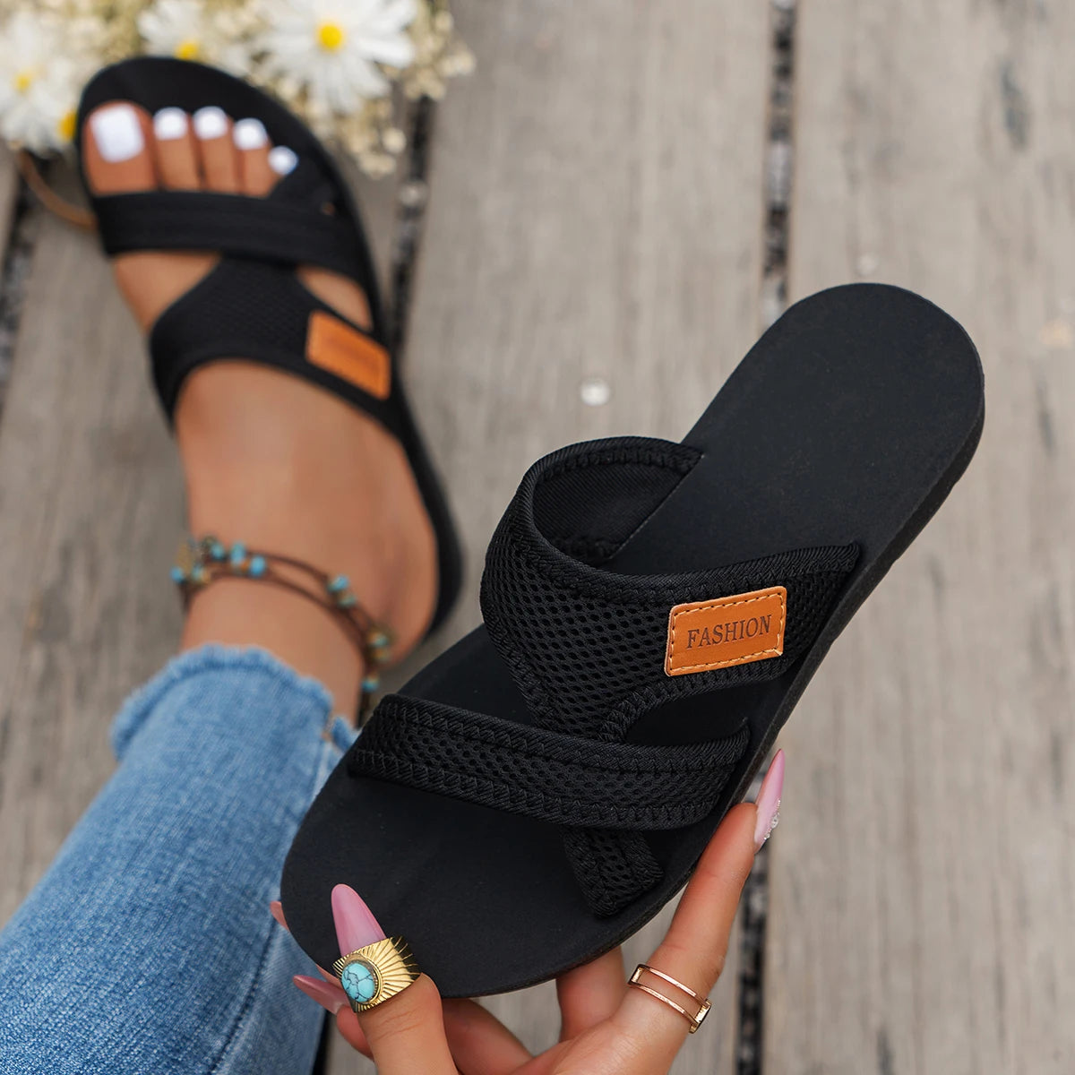 Fashionable and Versatile Sports-Style Women's Sandals, Mesh Fabric, Breathable, Comfortable, Skin-Friendly, Suitable for Indoor and Outdoor Wear, Flat Sandals
