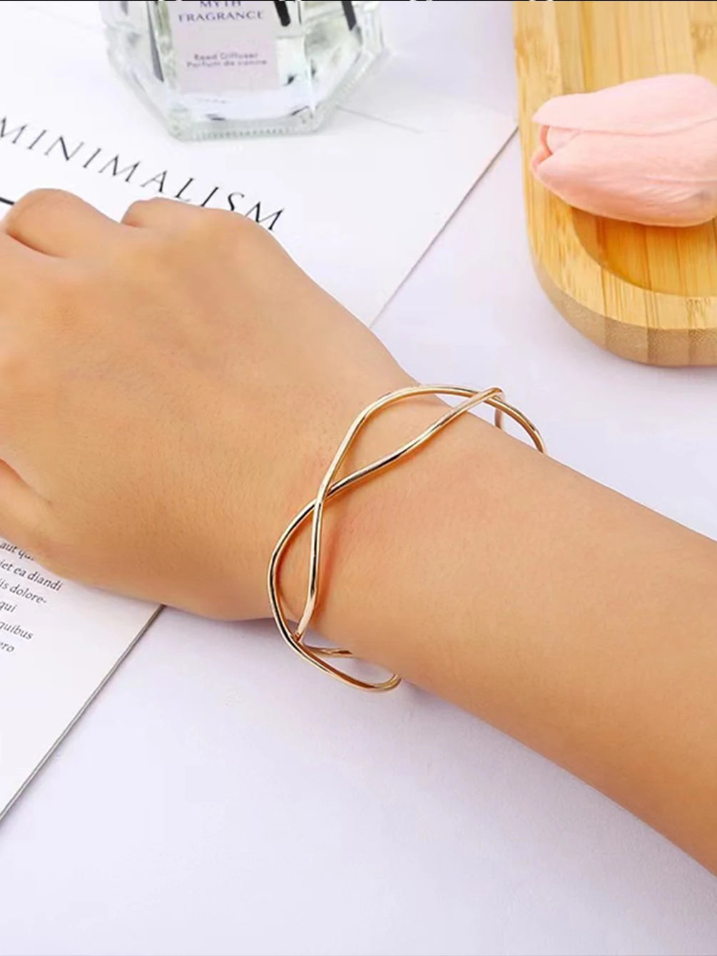 New Fashion Geometric Retro Metal Line Hollow Open Bracelet