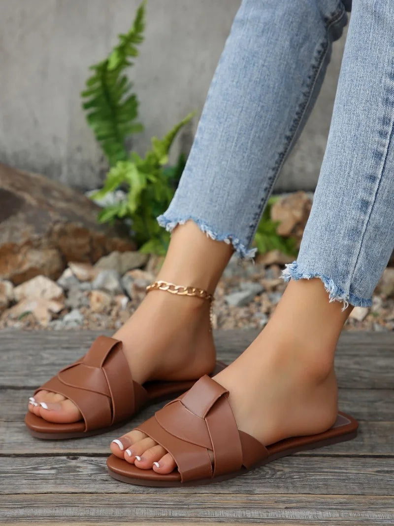 Women's Slippers 2025 New Summer Fashion Slippers Designer Flat Slippers for Women Outdoor Casual Beach Shoes Sandalias De Mujer