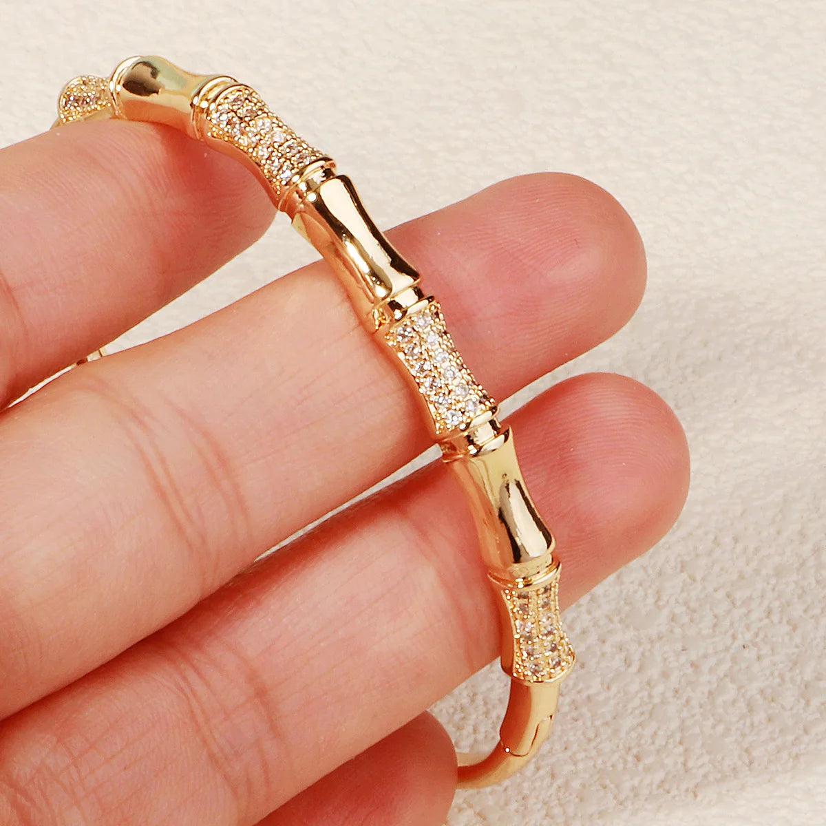 Newest Fashion Copper and Zirconia Bangle for Women Unique Design Sense Bangles Daily Jewelry Accesssories As a Gift