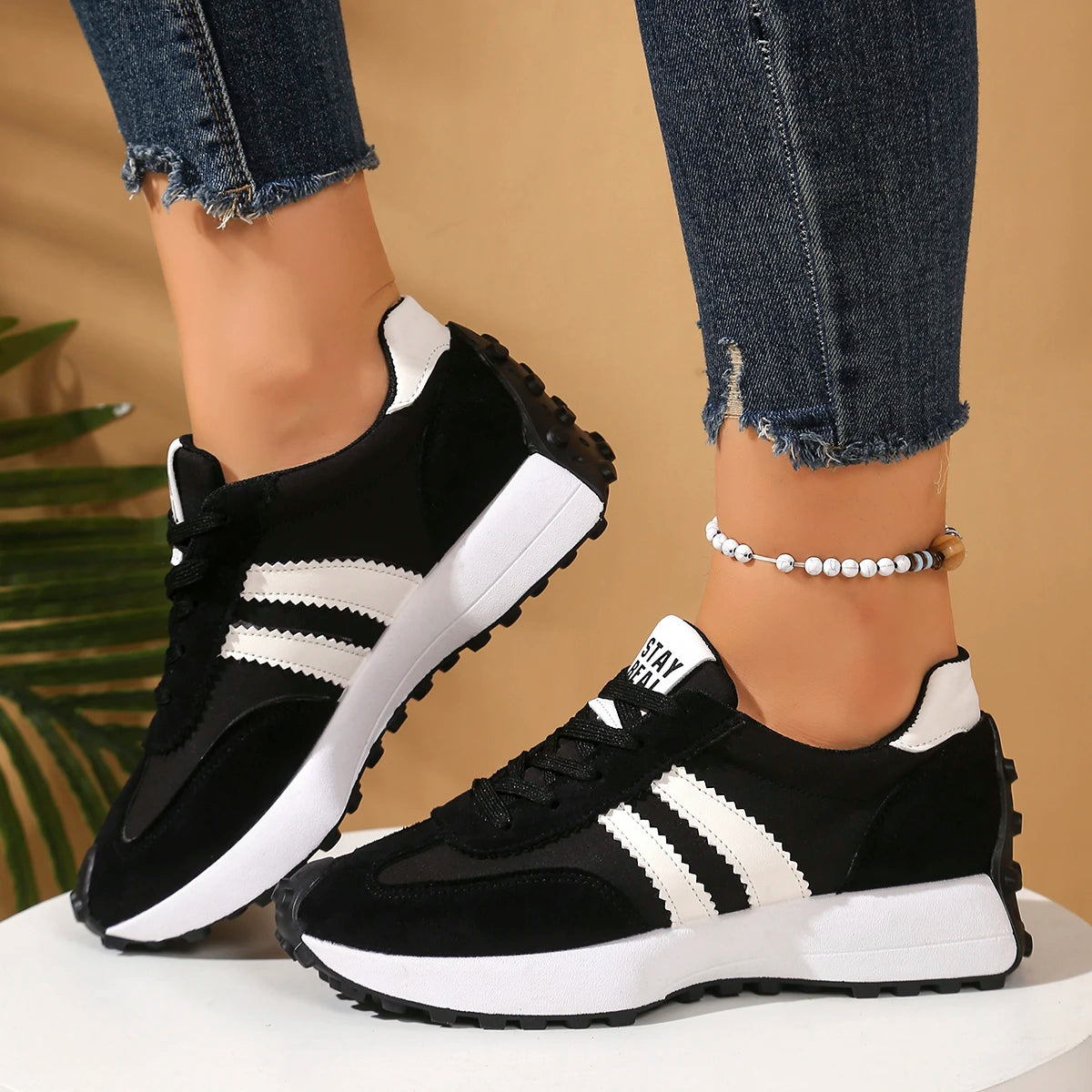 2025 Spring Women Sneakers New Luxury Flat Comfortable Slip on Sneakers Women Trend Lightweight Outdoor Designer Shoes for Women