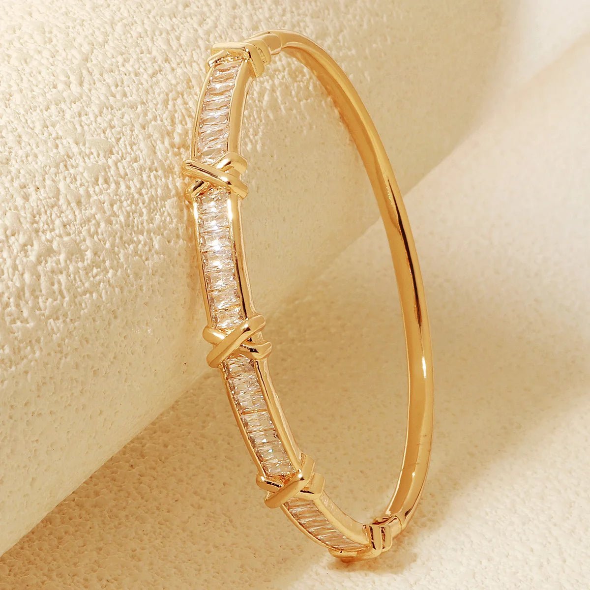 Newest Fashion Copper and Zirconia Bangle for Women Unique Design Sense Bangles Daily Jewelry Accesssories As a Gift