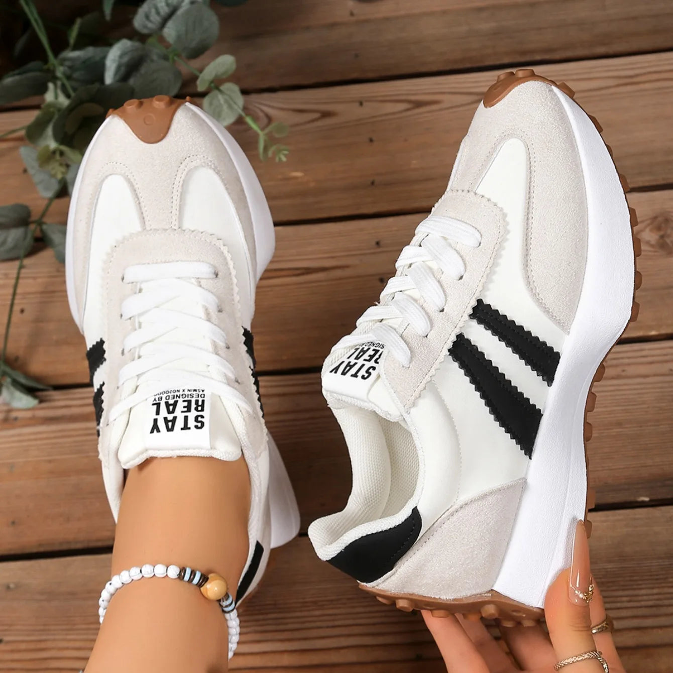 2025 Spring Women Sneakers New Luxury Flat Comfortable Slip on Sneakers Women Trend Lightweight Outdoor Designer Shoes for Women