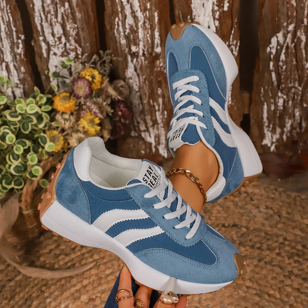 2025 Spring Women Sneakers New Luxury Flat Comfortable Slip on Sneakers Women Trend Lightweight Outdoor Designer Shoes for Women