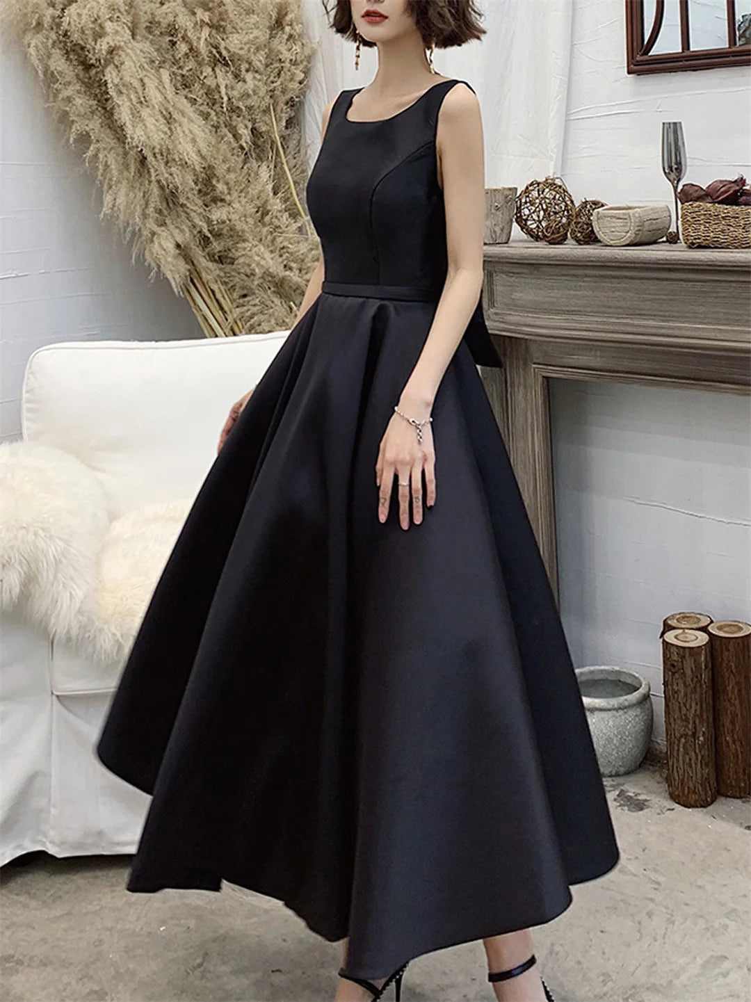 Elegant Black Evening Dress With Bow Satin Spaghetti Straps Backless Maxi Cocktail Dress Simple Plain Women Wedding Party Gown