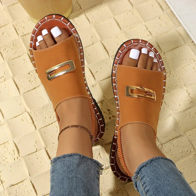 Women's Beach Sandals Summer New Fashion Metal Decorative Open-toed Sandals Leisure Luxury Light Outdoor Non-slip Sandals.