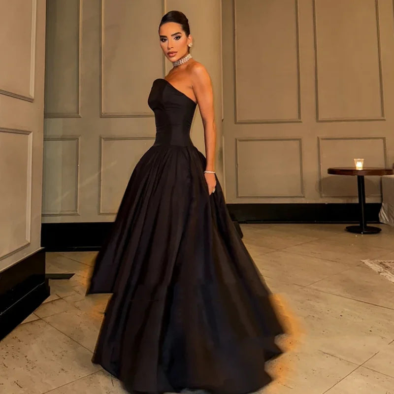Elegant Strapless Black Evening Gown Made Of Taffeta Sexy And Minimalist Ballroom Party Gown Formal Gown Customization