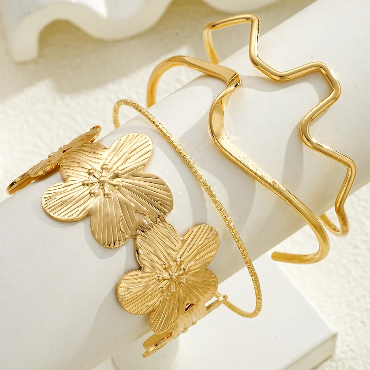 4pcs European & American Fashion Elegant Floral Line Bangles - Creative Gold Eco-Friendly Iron Minimalist Bracelets for Women