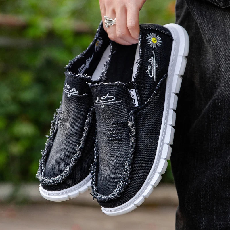 Women's casual shoes, spring and autumn fashionable embroidered women's shoes, light and soft,  flat shoes with free shipping