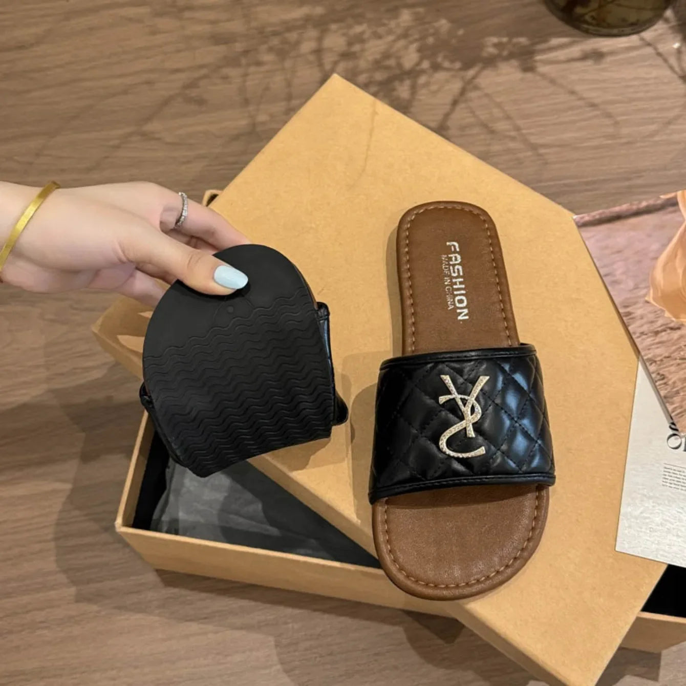 New Women's Sandals Recreational Design Summer Flat Slippers Fashion Outdoor Non-slip Metal Decorative Slippers Zapatos De Mujer