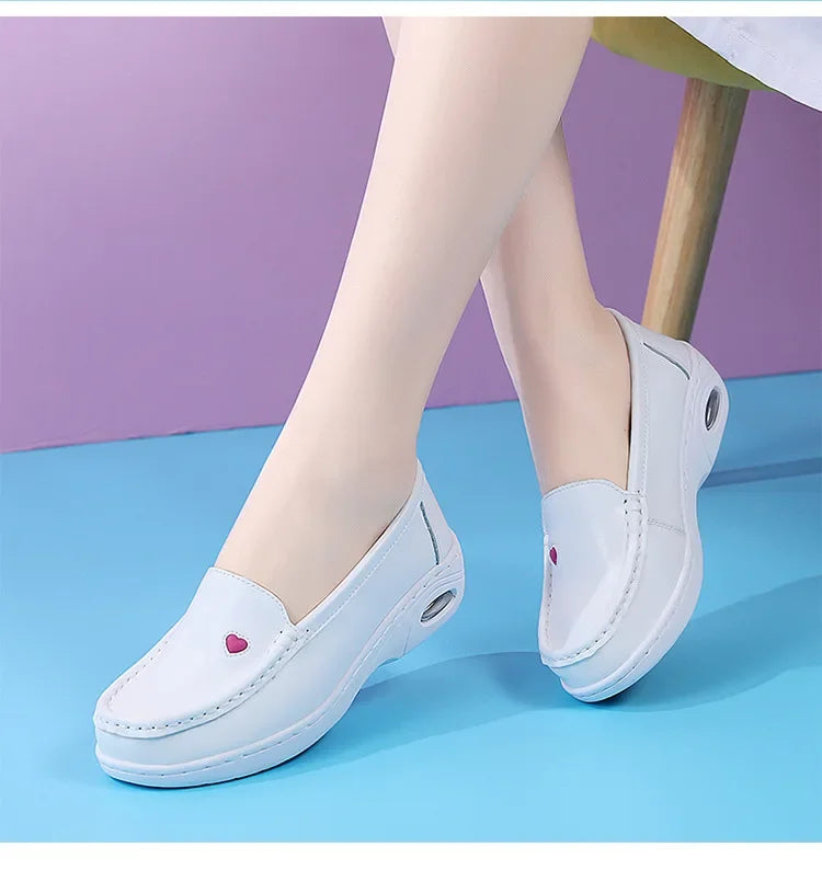 2025 New Women Flat Leather Shoes Casual White Wedge with Soft Bottom Love Heart Comfortable Mom Nurse Work Shoes Zapatillas