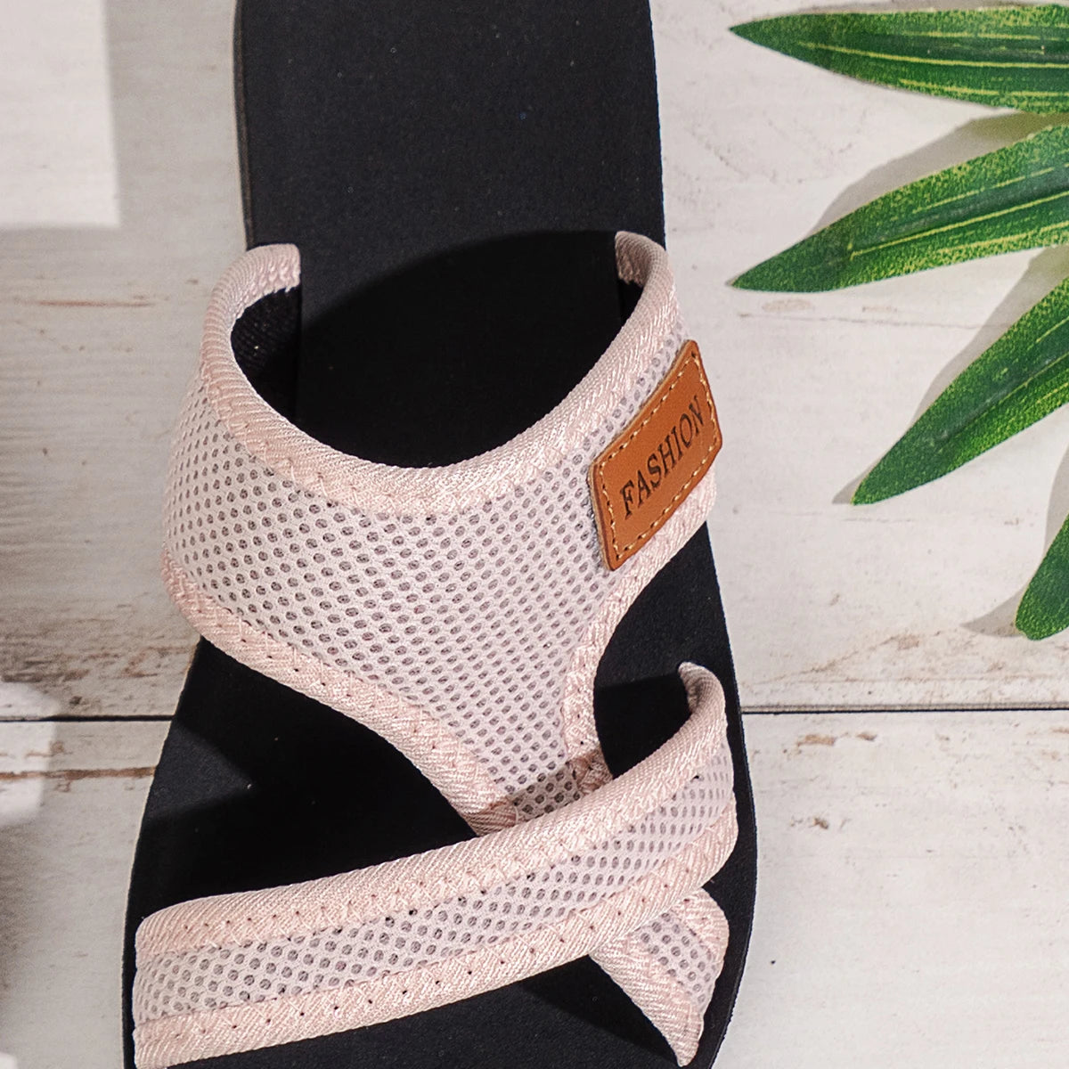 Fashionable and Versatile Sports-Style Women's Sandals, Mesh Fabric, Breathable, Comfortable, Skin-Friendly, Suitable for Indoor and Outdoor Wear, Flat Sandals