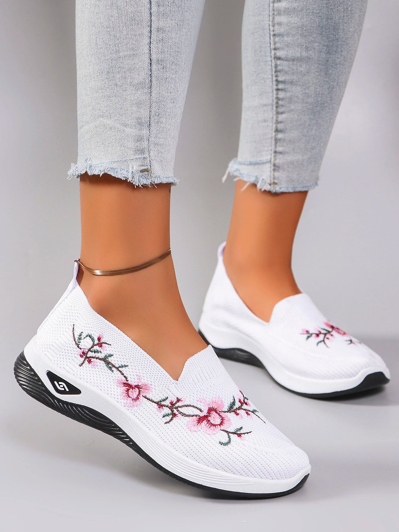 Spring and Autumn New Women's Sports Shoes Fashionable Breathable Lightweight Non-Slip Wear-Resistant Casual Sports Shoes Flat Shoes Loafers