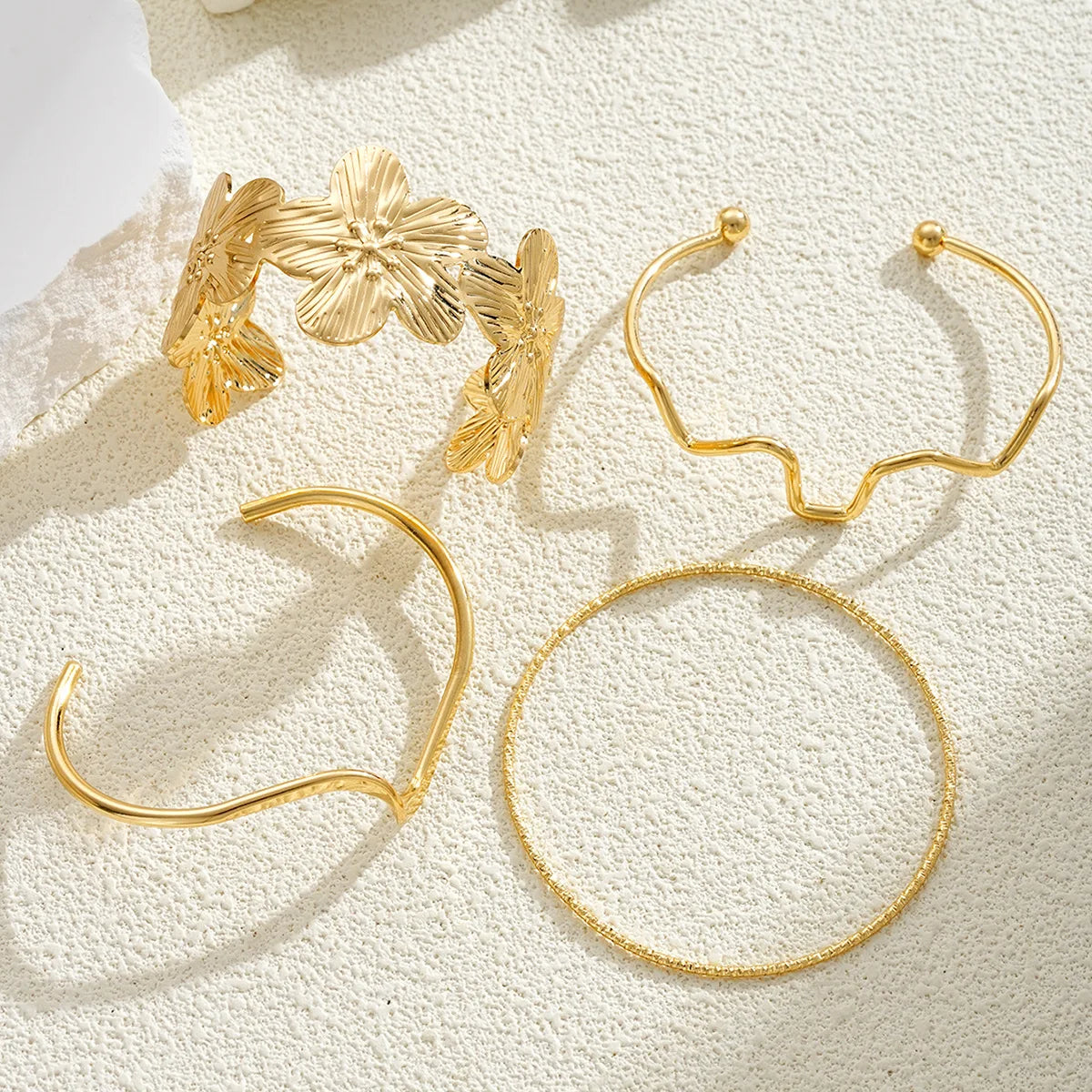 4pcs European & American Fashion Elegant Floral Line Bangles - Creative Gold Eco-Friendly Iron Minimalist Bracelets for Women