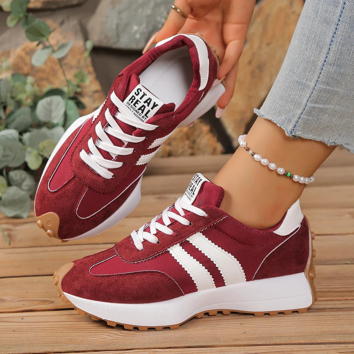 2025 Spring Women Sneakers New Luxury Flat Comfortable Slip on Sneakers Women Trend Lightweight Outdoor Designer Shoes for Women